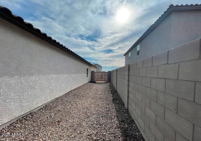 Building Photo - 19142 W Elm St