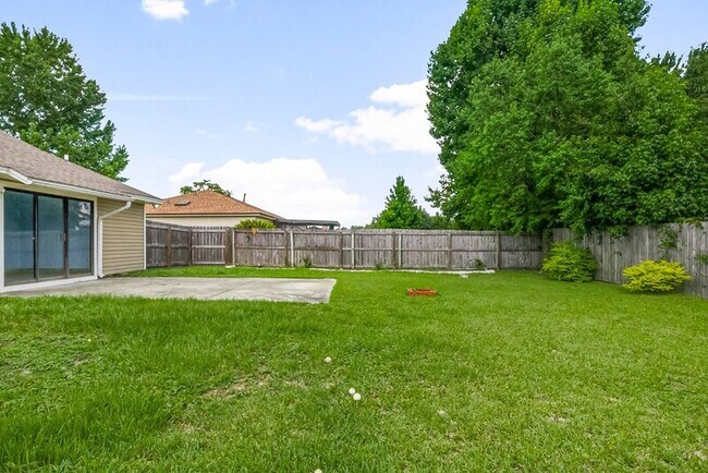 Building Photo - 7750 Betty Louise Dr