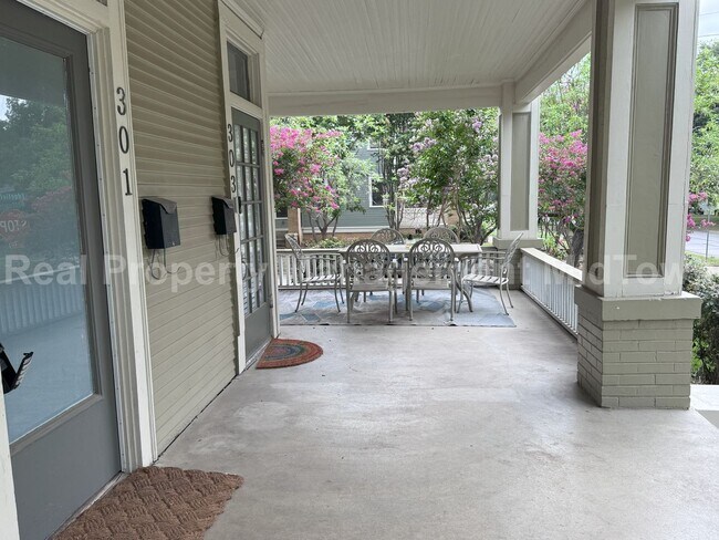 Building Photo - Live in the Heart of One of Dallas’ Most I...