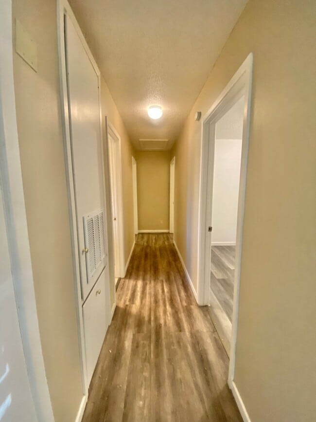 Building Photo - Great rental near center of Lubbock now av...