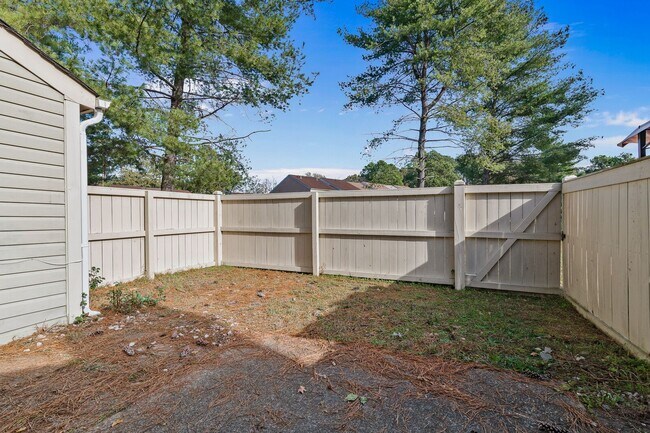 Building Photo - 528 Chanticlar Ct