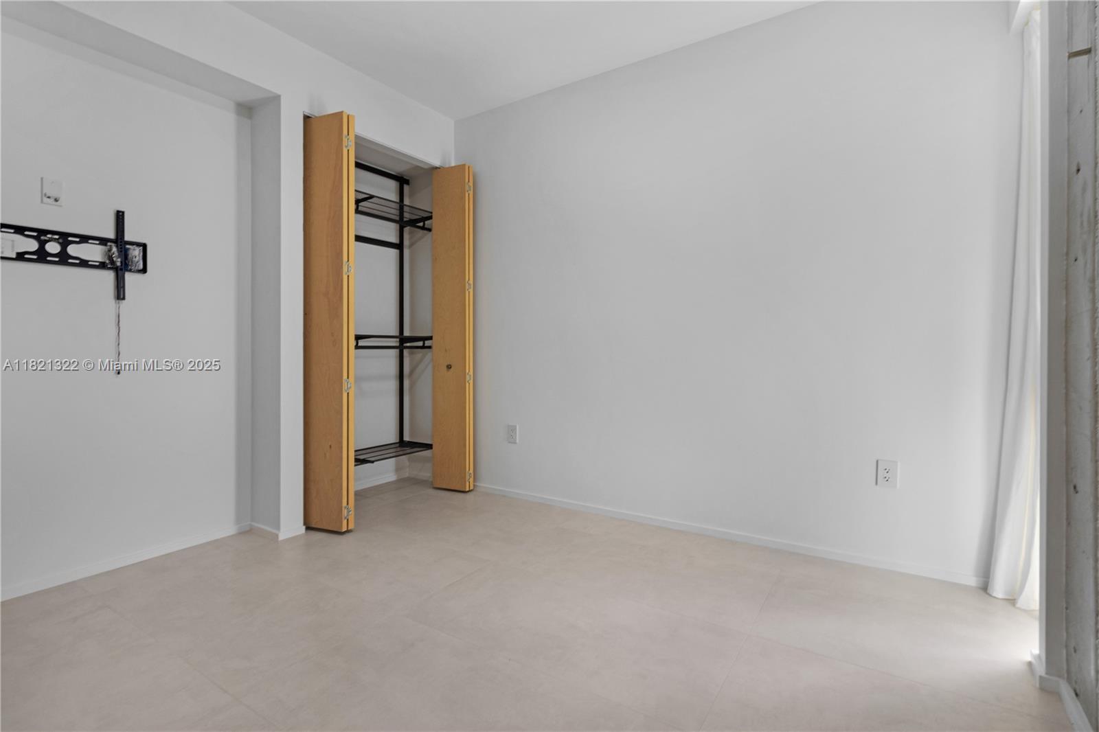 Building Photo - 4432 W Flagler St