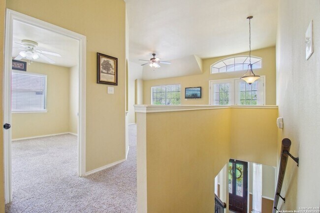 Building Photo - 606 Mesa Ln
