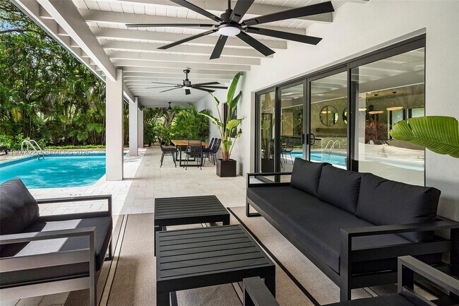 Building Photo - 15121 SW 69th Ct