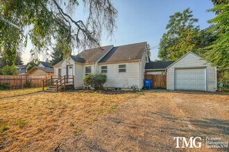 Building Photo - 3010 Falk Rd