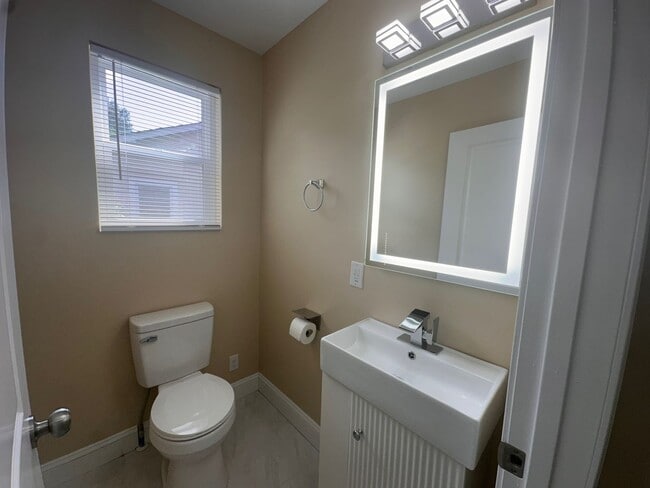 Building Photo - 415 Highland Ave