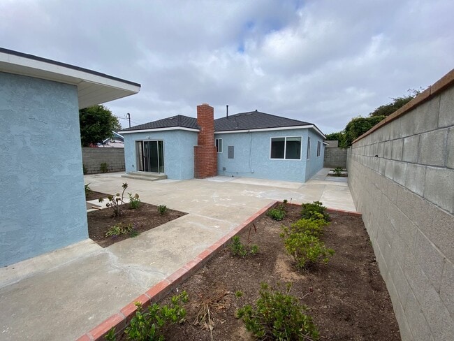 Building Photo - Beautifully Updated Home in the Heart of Central Torrance + Bonus Unit