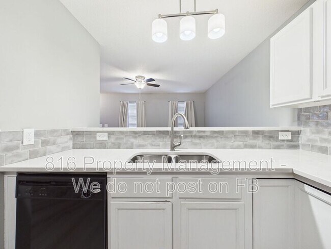 Building Photo - 8164 Drury Ave