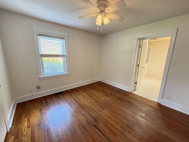 Building Photo - 2619 Crockett Dr