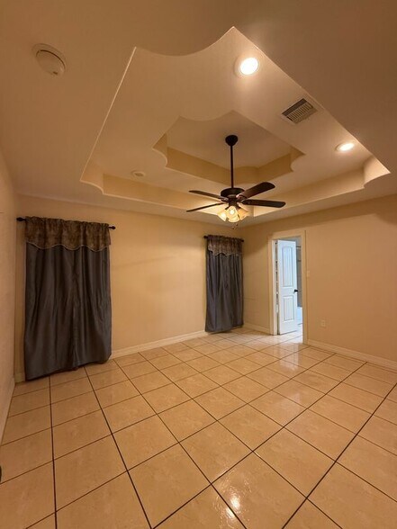 Building Photo - 318 Manor Ave