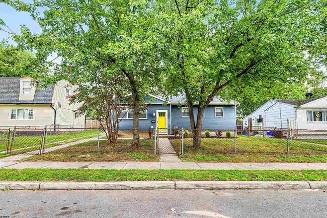 Building Photo - 1030 Neumark Ave
