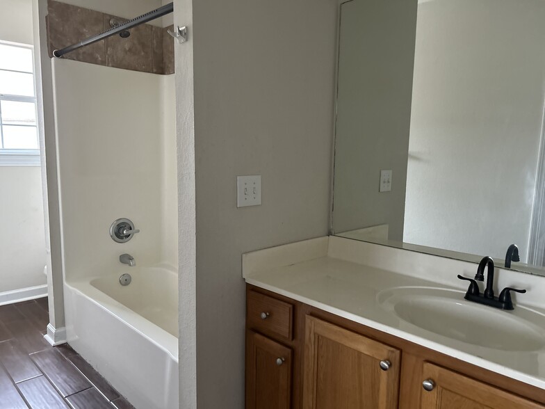 Building Photo - 1313 Saint Andrews Ln