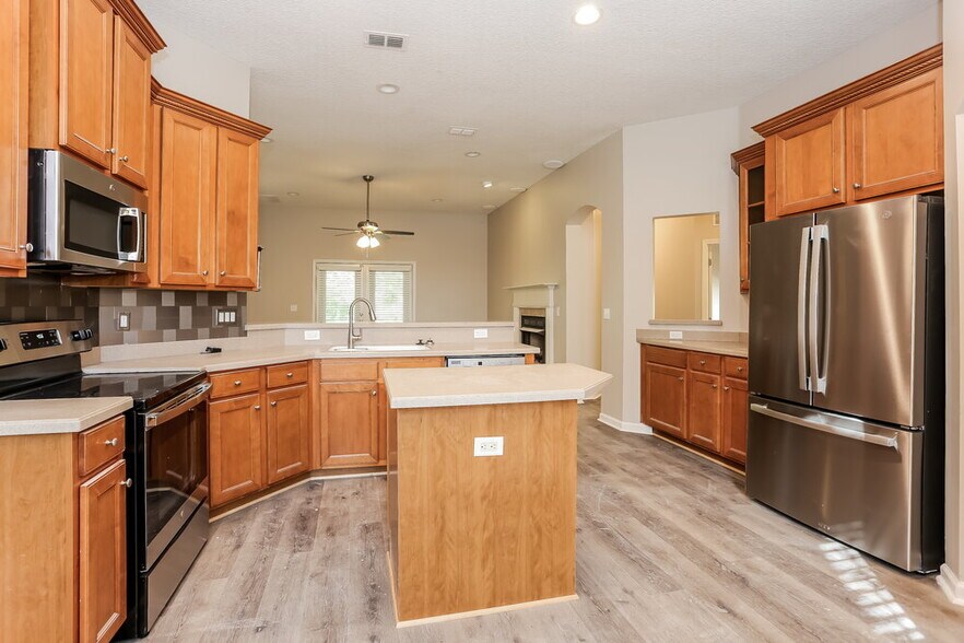 Building Photo - 3146 Wandering Oaks Dr