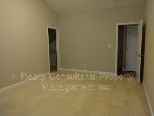 Building Photo - 7106 Holly Glen Ct