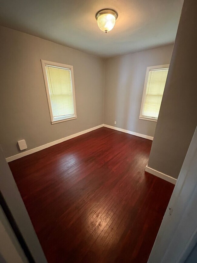 Building Photo - 3 Bedroom Single Family Home