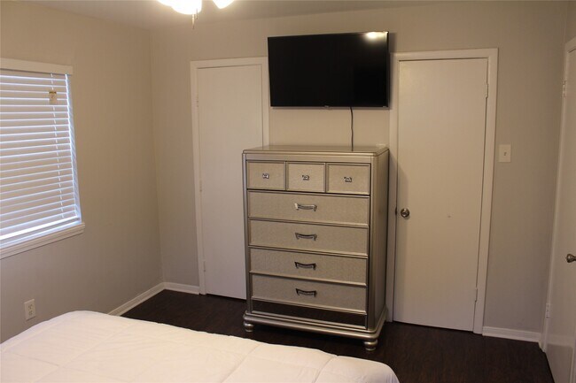 Building Photo - 2614 Cleburne St