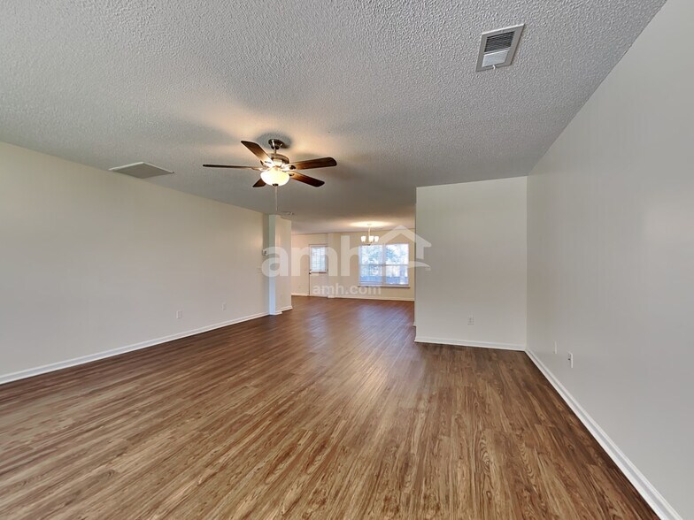 Building Photo - 3010 Kinswood Ln