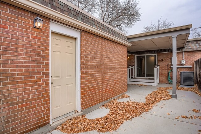 Building Photo - 13149 W Ohio Ave