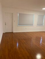 Building Photo - 2101 Bay Dr