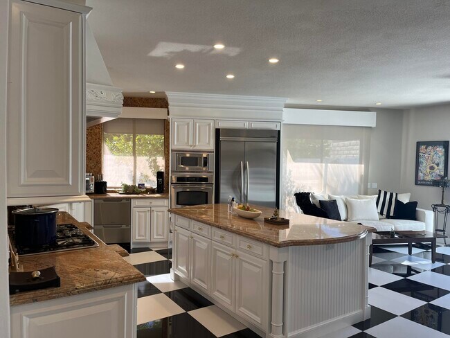 Building Photo - 48295 Alder Ln