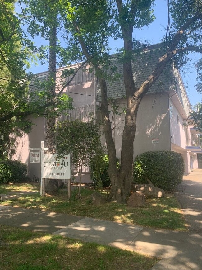 Building Photo - Chateau Apartments
