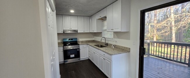 Building Photo - Beautifully Refreshed Home in the Green Acres Neighborhood