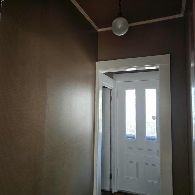 Building Photo - 13 Forest St