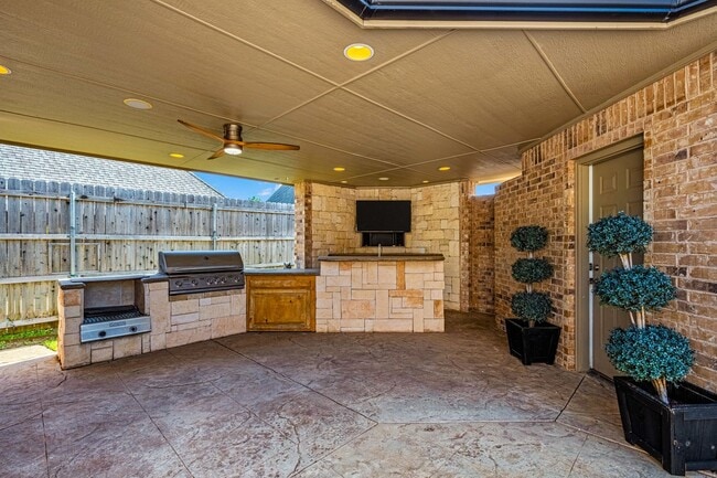 Building Photo - 404 NW 76th- Hot new listing!