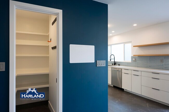 Building Photo - 4494 Benhurst Ave