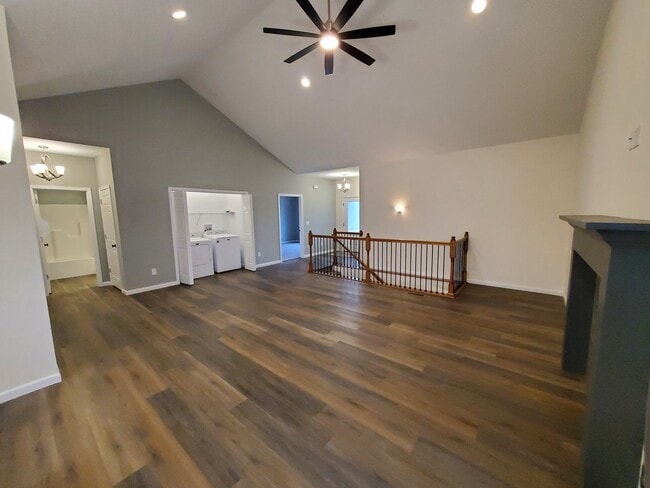 Building Photo - Charming 3-bedroom/2-bathroom duplex home in Washington, IL