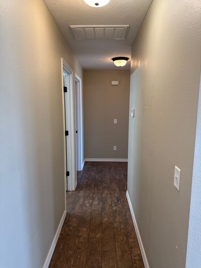 Building Photo - Beautiful Home in Deer Lake Estates