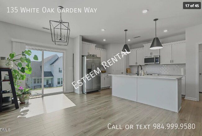Building Photo - 135 White Oak Gdn Wy