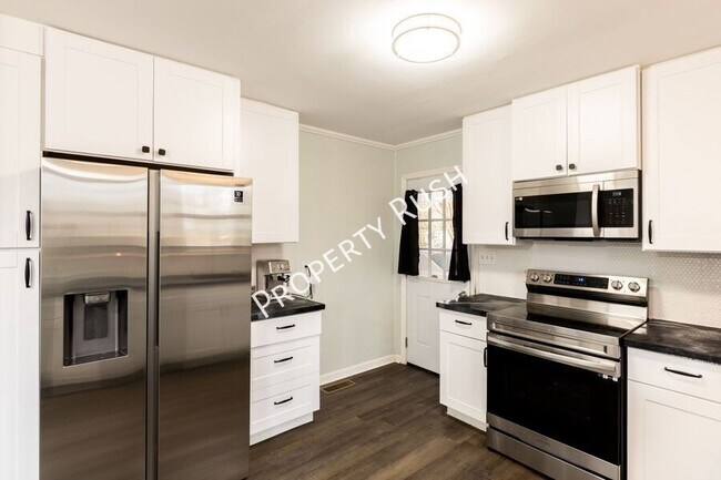 Building Photo - 2290 Malibu Dr SE