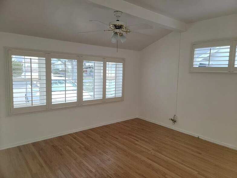 Building Photo - 10344 Petit Ave