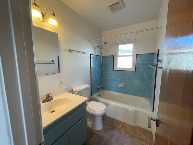 Building Photo - 302 Whaley St