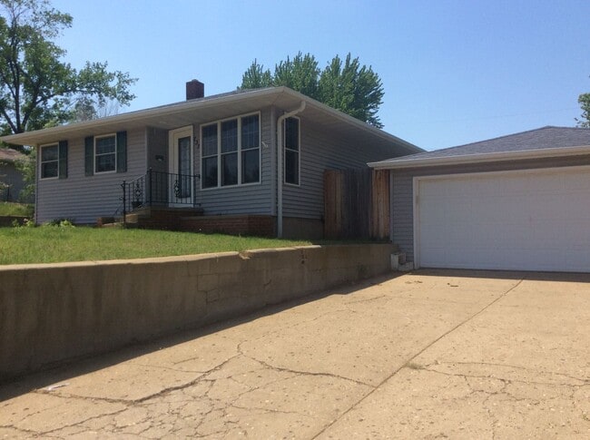 Building Photo - Single Family Home