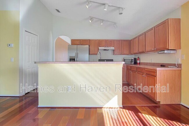 Building Photo - 990 Kenbar St