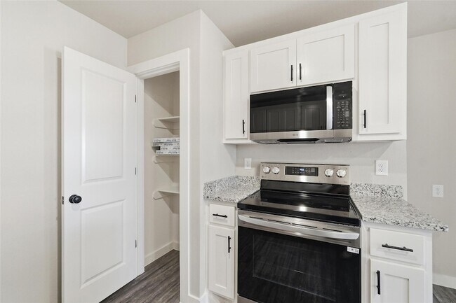 Building Photo - 2926 Glennster St