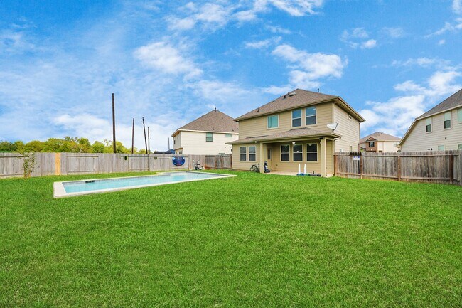 Building Photo - 2931 Palm Oaks Trail