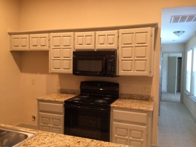 Building Photo - Cute 3/2 duplex in Frisco, Tx- Available NOW and Renovated