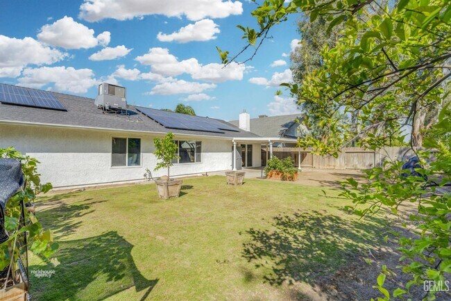 Building Photo - 5209 Pla Vada Dr