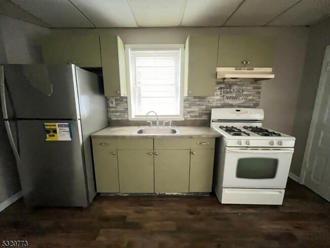 Building Photo - 53-53 Glen Ave