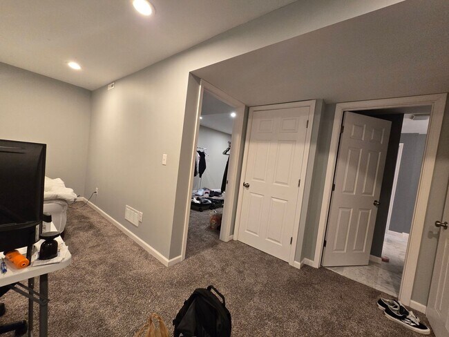 Building Photo - 4 Bedroom Townhome for Rent in Normal!