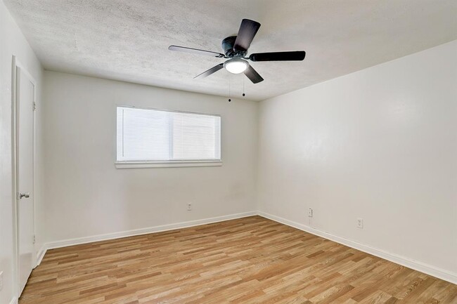 Building Photo - 1701 Johanna Dr