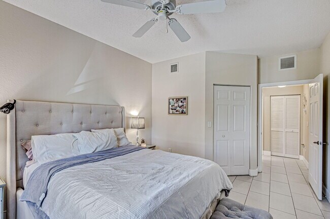 Building Photo - 3019 Alcazar Pl