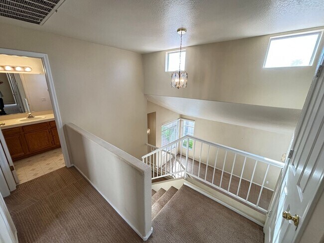 Building Photo - Gorgeous 3Bed/2.5Bath, 2-Story home located in Summerlin