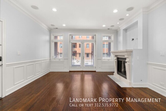 Building Photo - 2257 W Belmont Ave