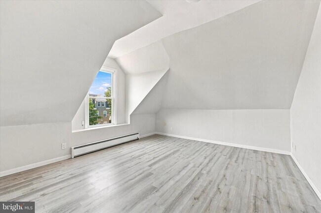 Building Photo - 1219 S 46th St