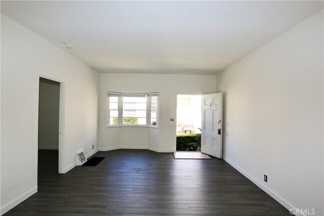 Building Photo - 364 Cliff Dr