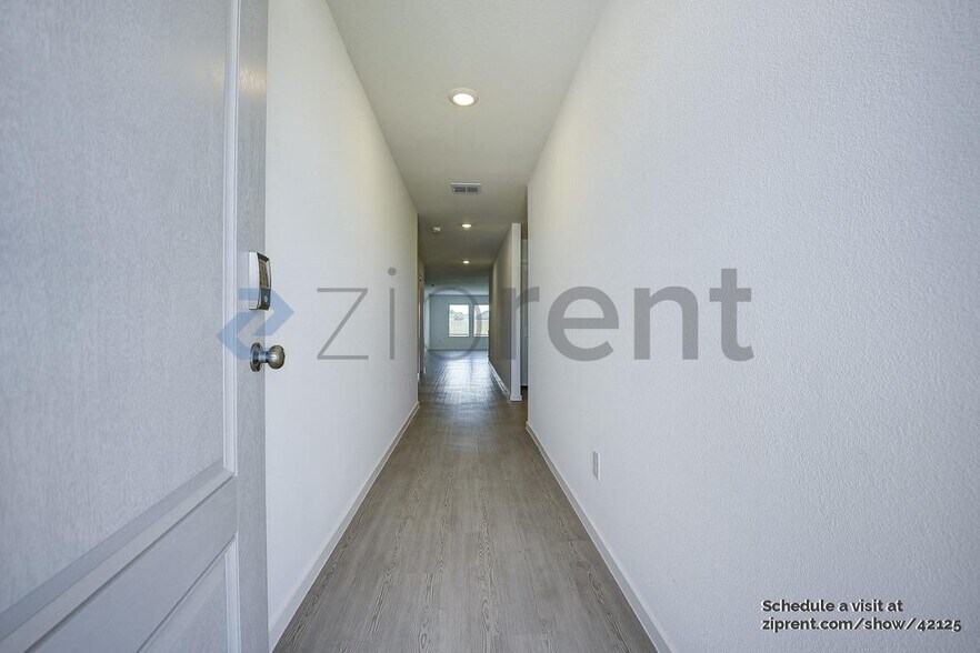 Building Photo - 531 Montclair Ave